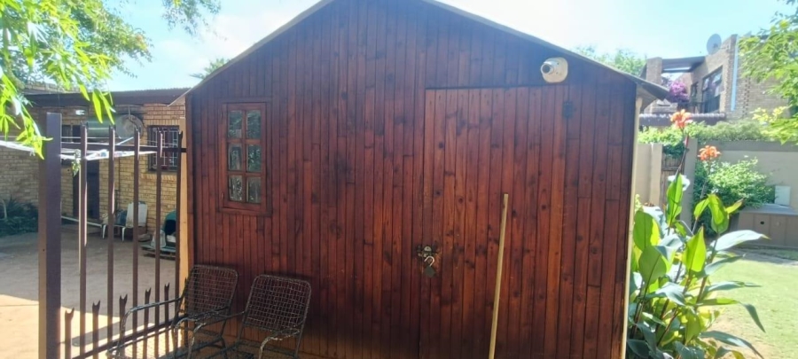 4 Bedroom Property for Sale in Langenhovenpark Free State